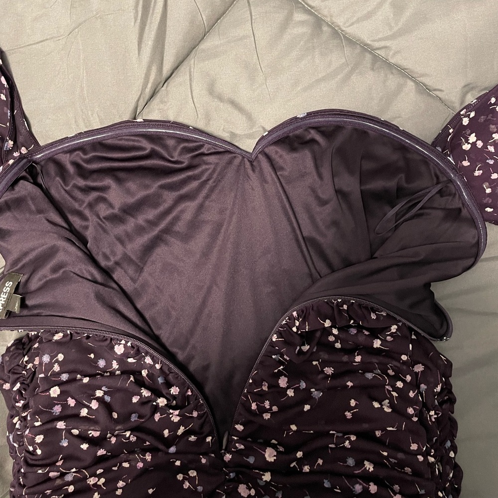 Express dress - Picture 2 of 3